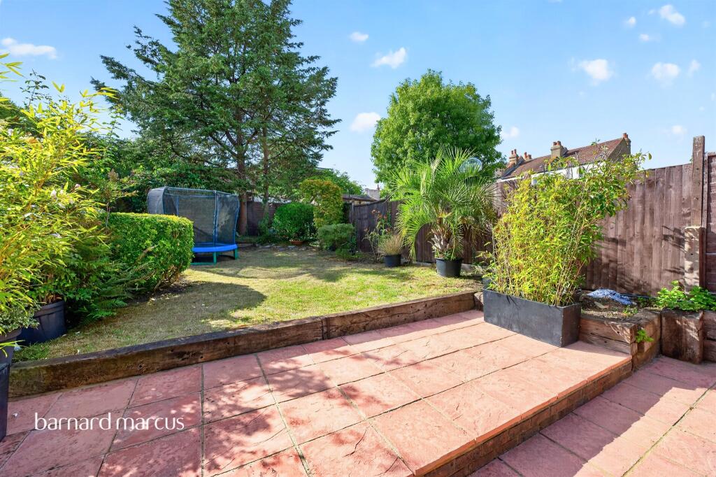 House in Sutton - View 4