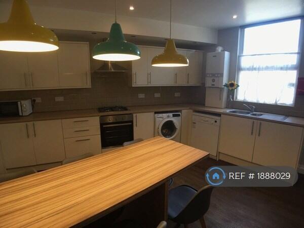 6 bedroom terraced house for rent
