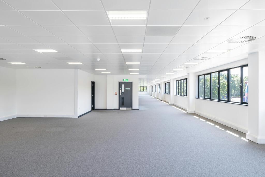 Units B Laporte Way - Luton-3.jpg