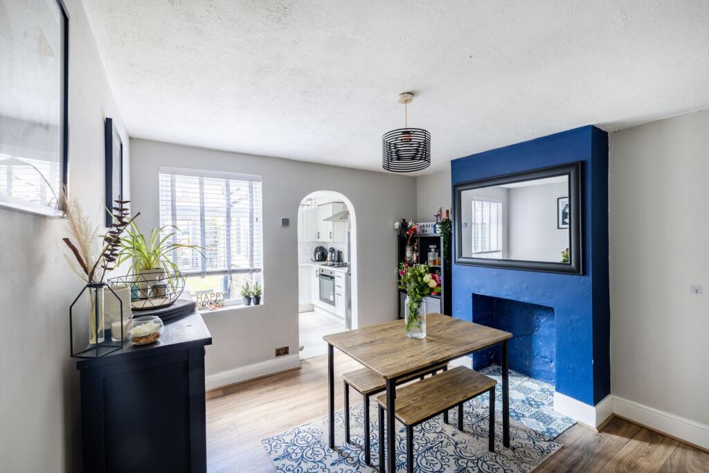 House in Crawley, Southgate - View 3
