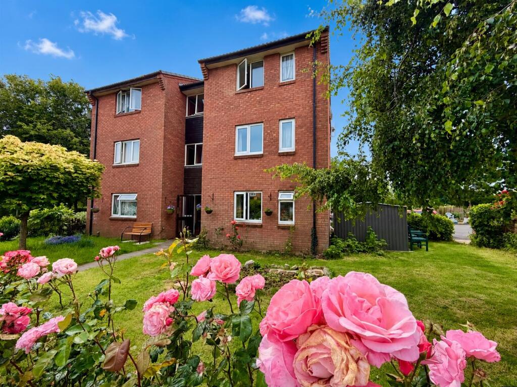 Main image of property: Carice Gardens, Clevedon - GARDEN & PARKING