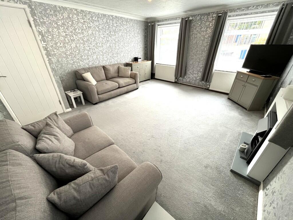 Woodgreen Drive photo 2