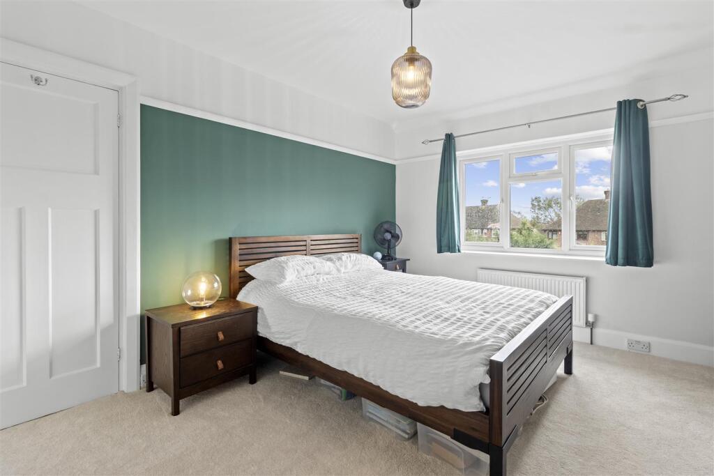 House in Wealden, Hailsham - More