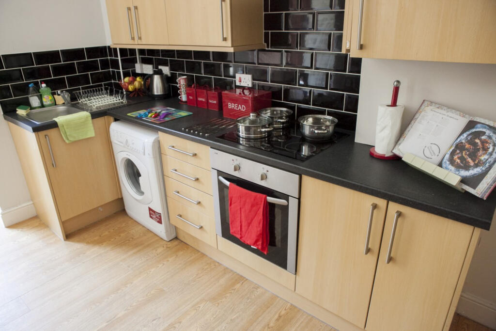 Apartment in Swansea - View 4