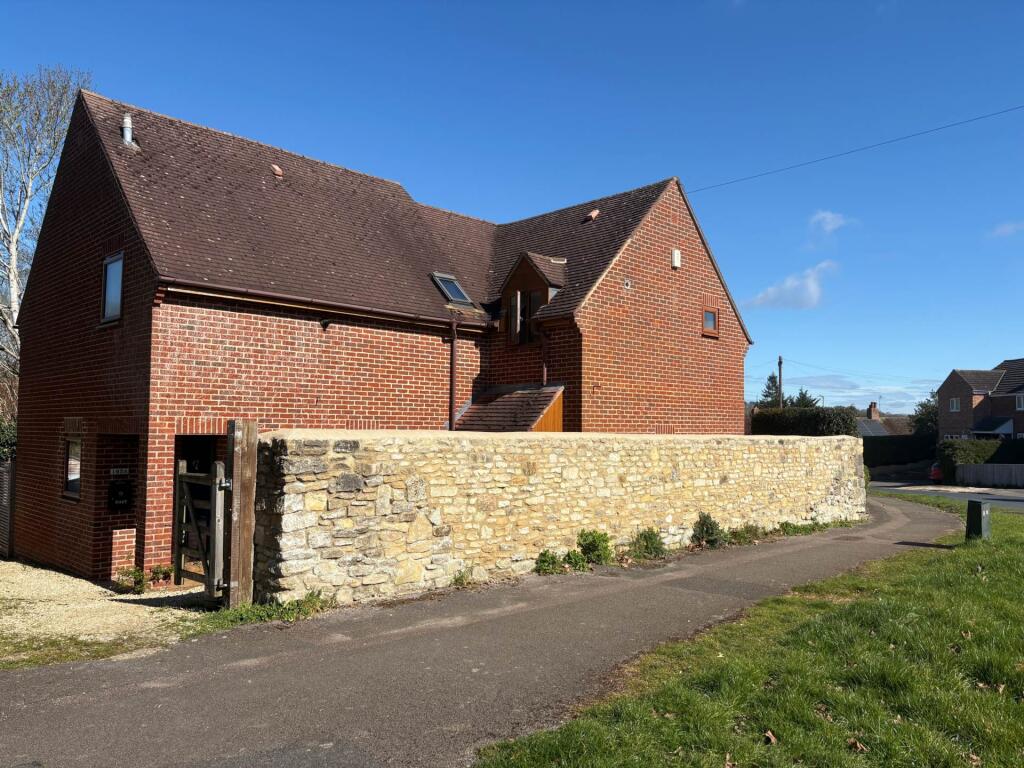 Main image of property: Pinnocks Way, Botley