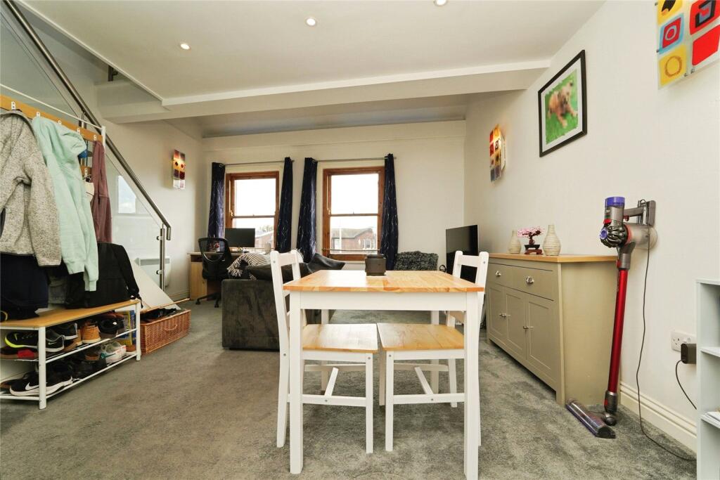 Apartment in Gloucester - View 4