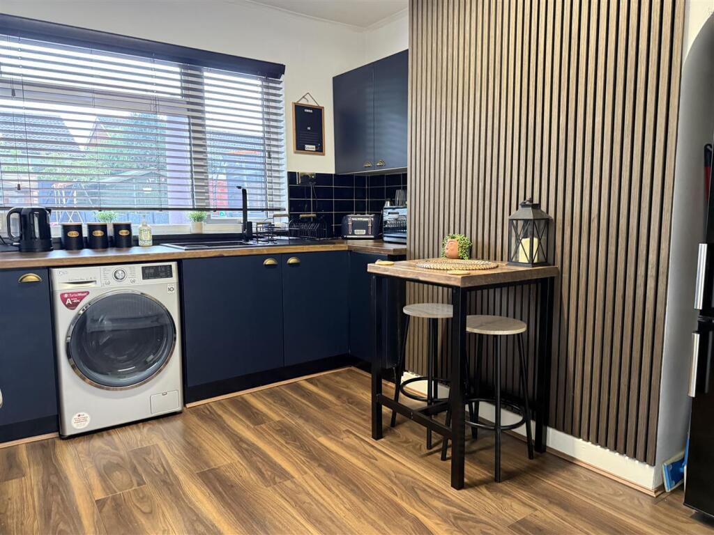 House in Dudley, West Midlands - More