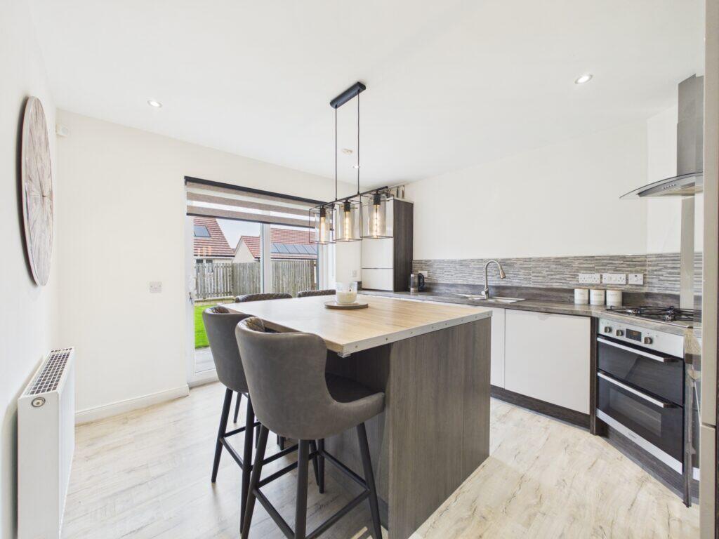 54 Haremoss View, Whitburn, EH47 0BF photo 4