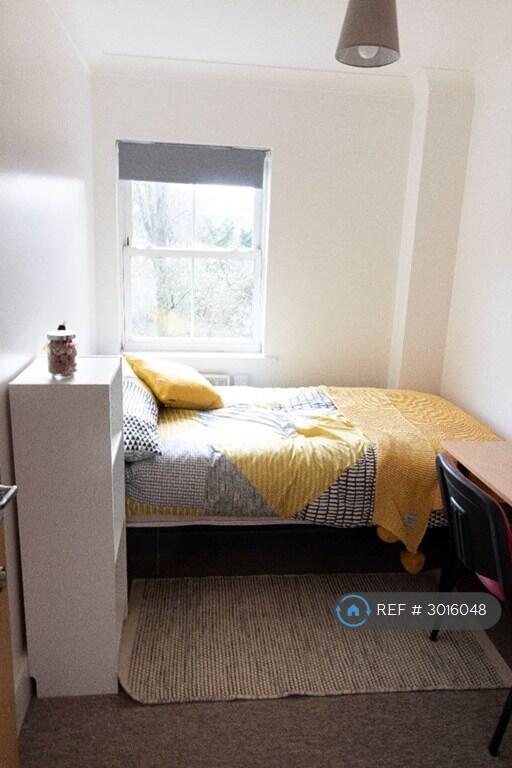 Apartment in Southampton - View 5