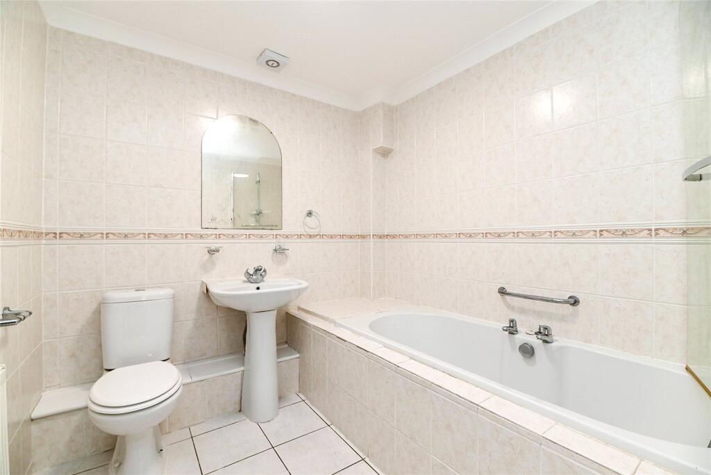 Hazelwood Avenue, New Milton, Hampshire, BH25 photo 4