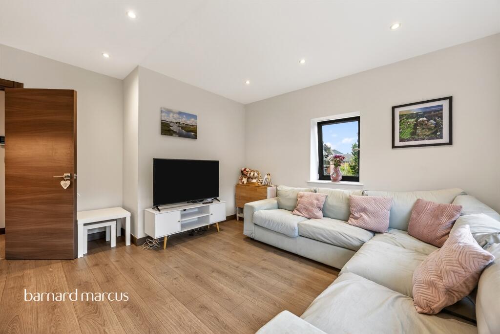 Apartment in Tandridge, Caterham Valley - More