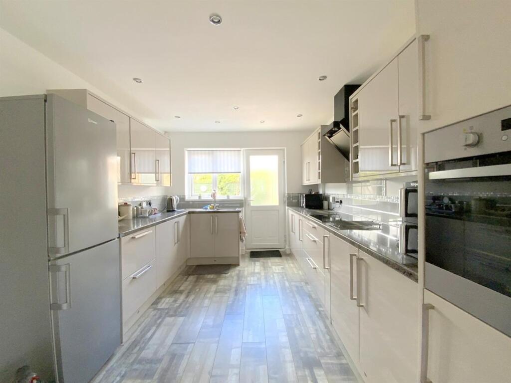 Crofters Grove, New Waltham photo 4