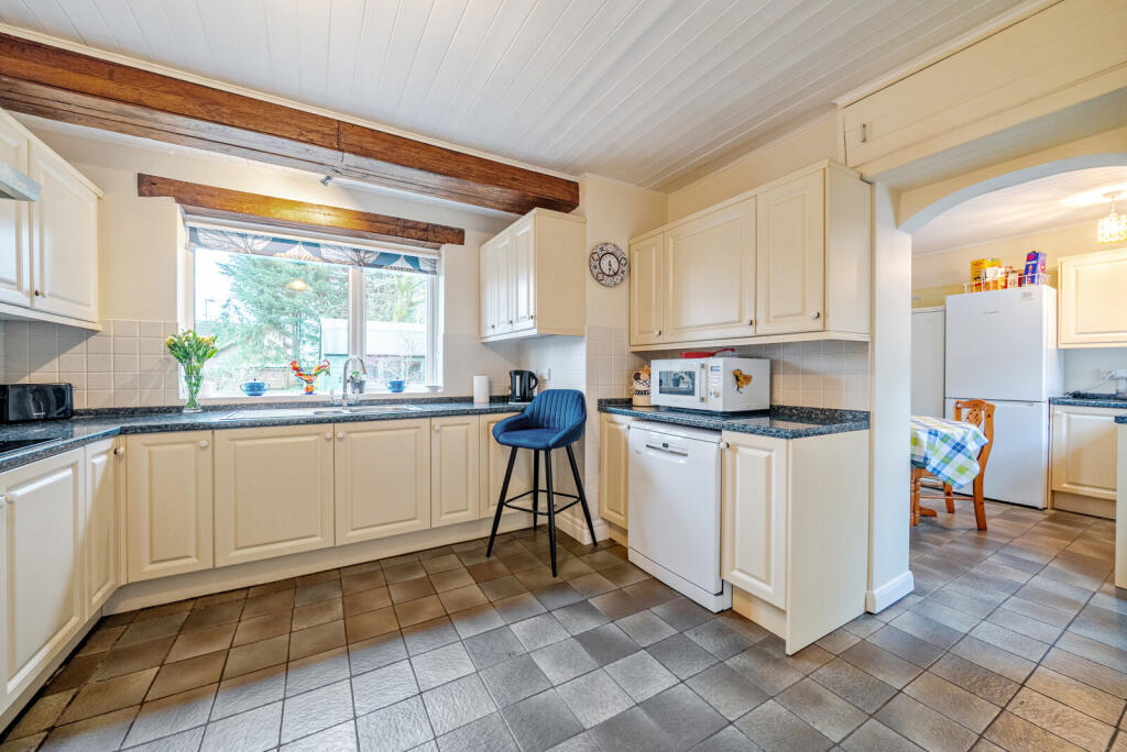 Horsham Road, Alfold, GU6 photo 3