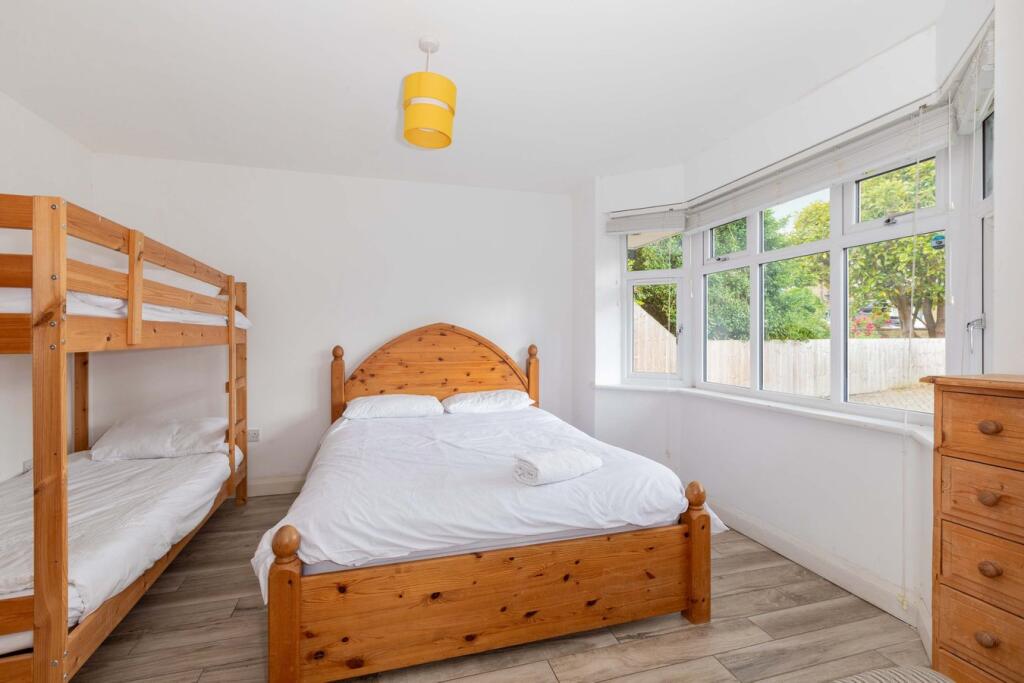 Edith Road, Maidenhead, SL6 - More