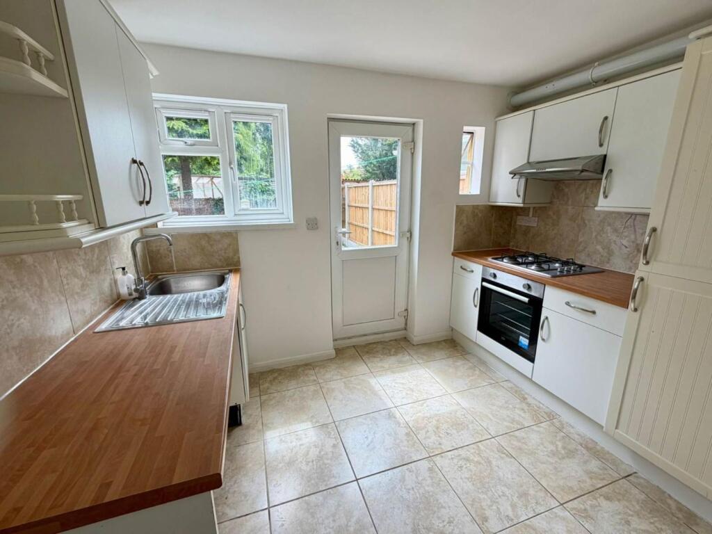 Apartment in London, London Borough of Bromley - View 2