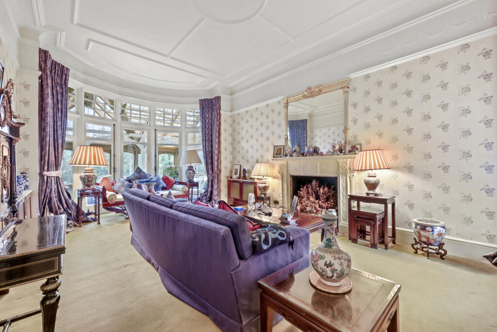 Monkhams Drive, Woodford Green, IG8 photo 3