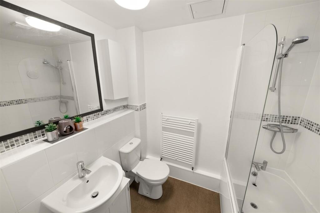 Apartment in Southall - View 4
