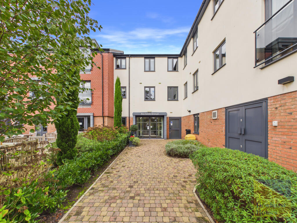 Apartment in Preston - View 4