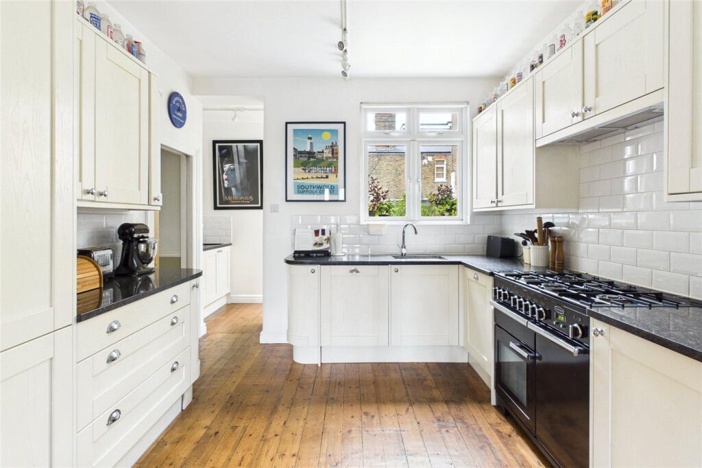 House in London - View 5