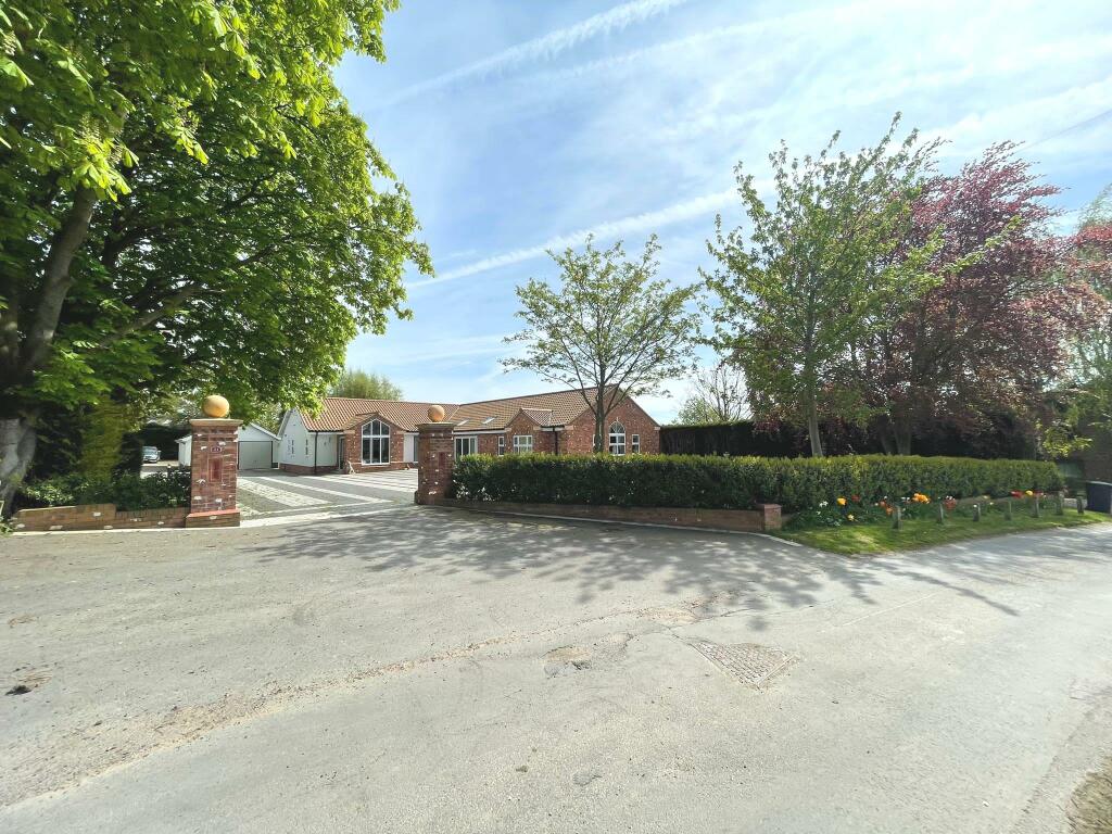 4-bed bungalow on New Road, Worlaby, Brigg, £520,000