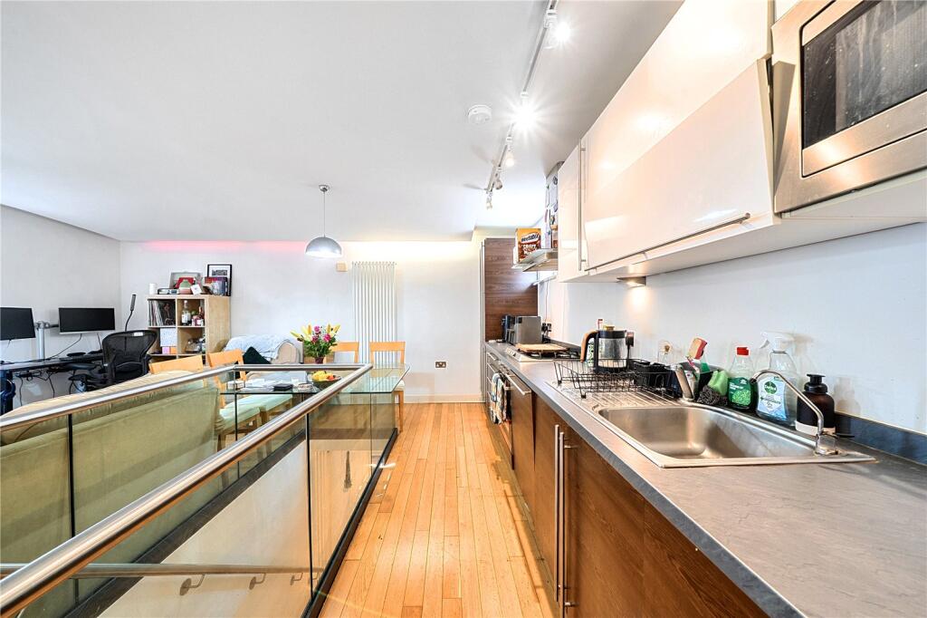 Apartment in London - View 5