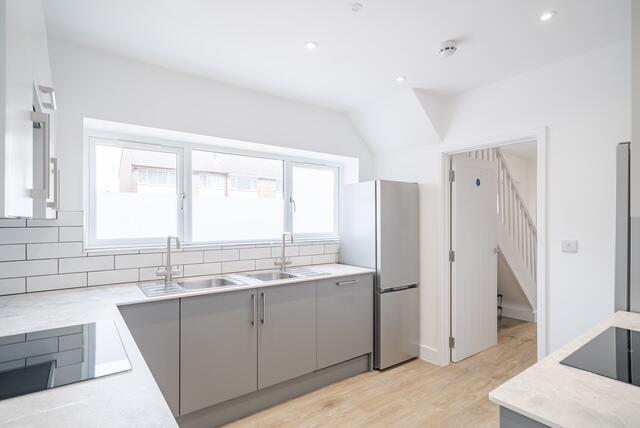 5 bedroom semi-detached house for rent