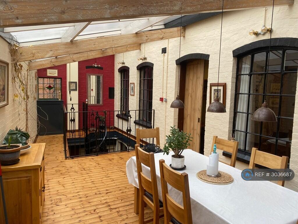 Apartment in Northampton - View 5