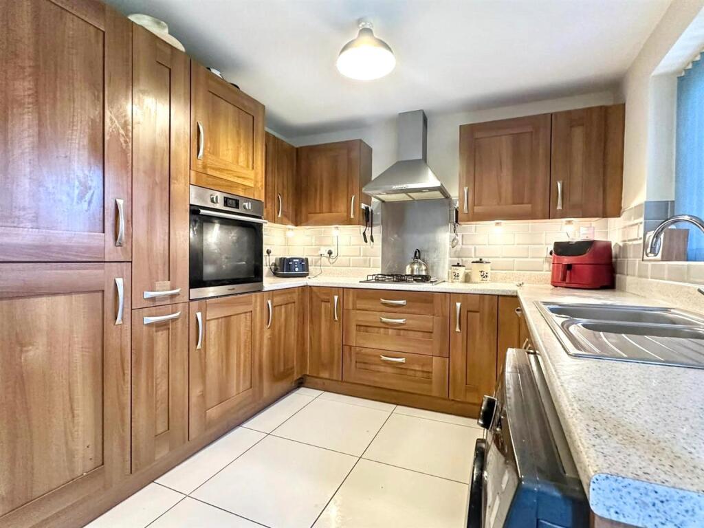 House in Stoke-on-Trent - More