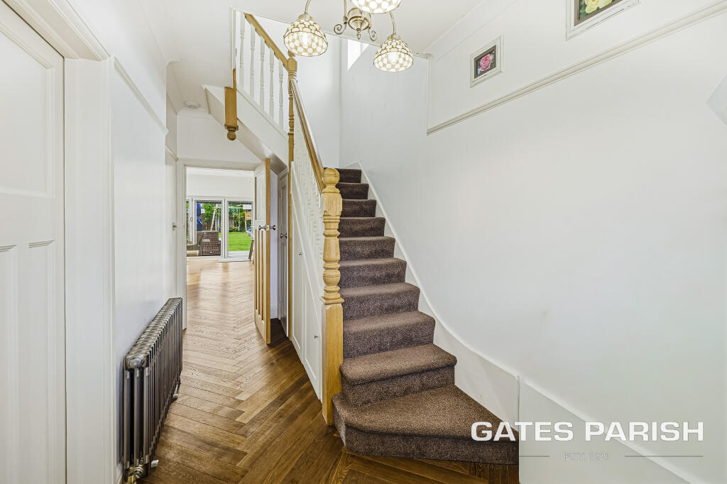 Maple Avenue, Upminster, RM14 photo 4