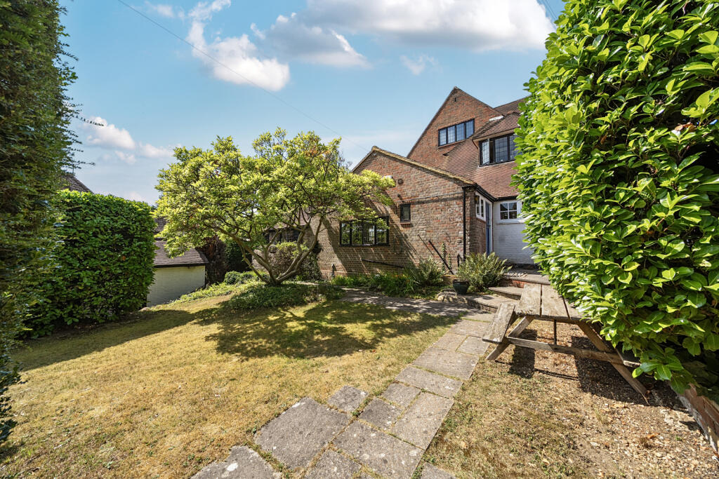Main image of property: South Park Crescent, Gerrards Cross, Buckinghamshire, SL9
