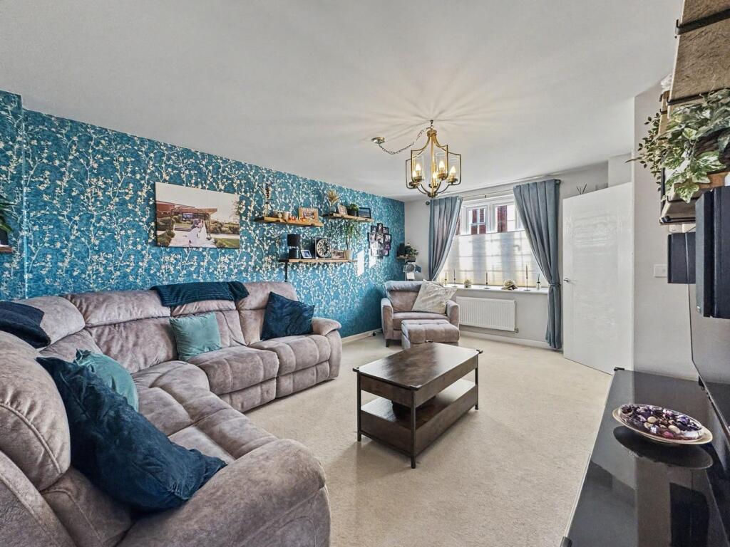 Robinson Close, Haughley, Stowmarket, IP14 photo 2