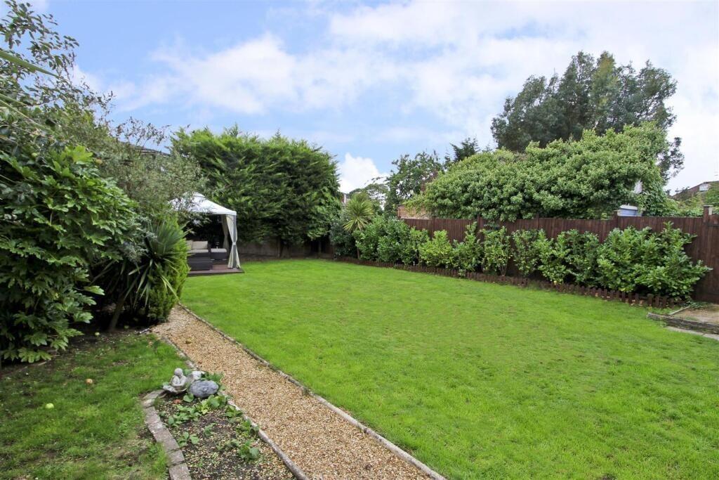 Keswick Gardens, Ruislip, Greater London, HA4 photo 2
