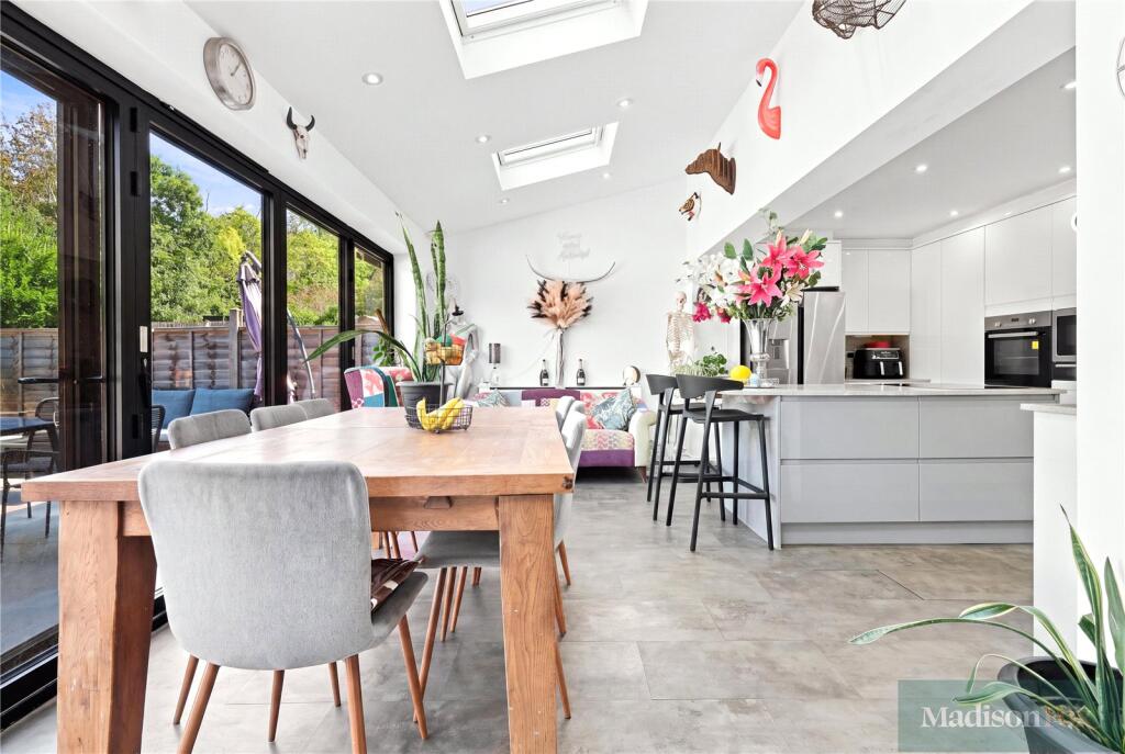 House in London - View 2