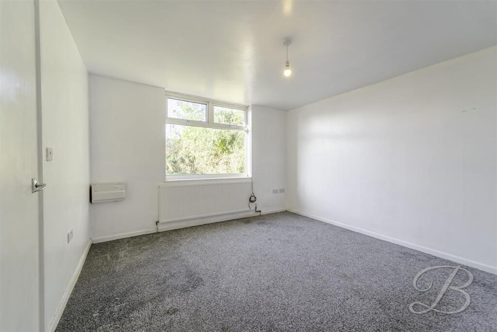 House in Mansfield, Nottinghamshire - View 3