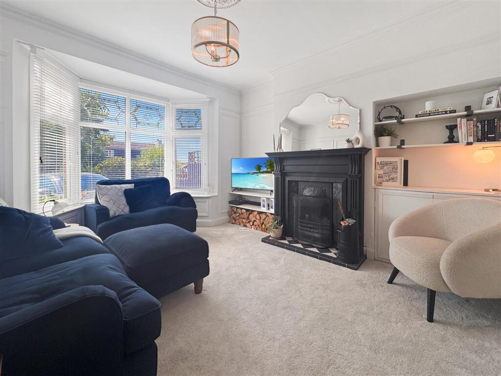 House in Blaby, Narborough - More