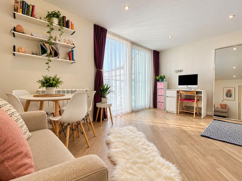 Canaway Court 6-12 Wimborne Road , Poole, BH15 photo 4