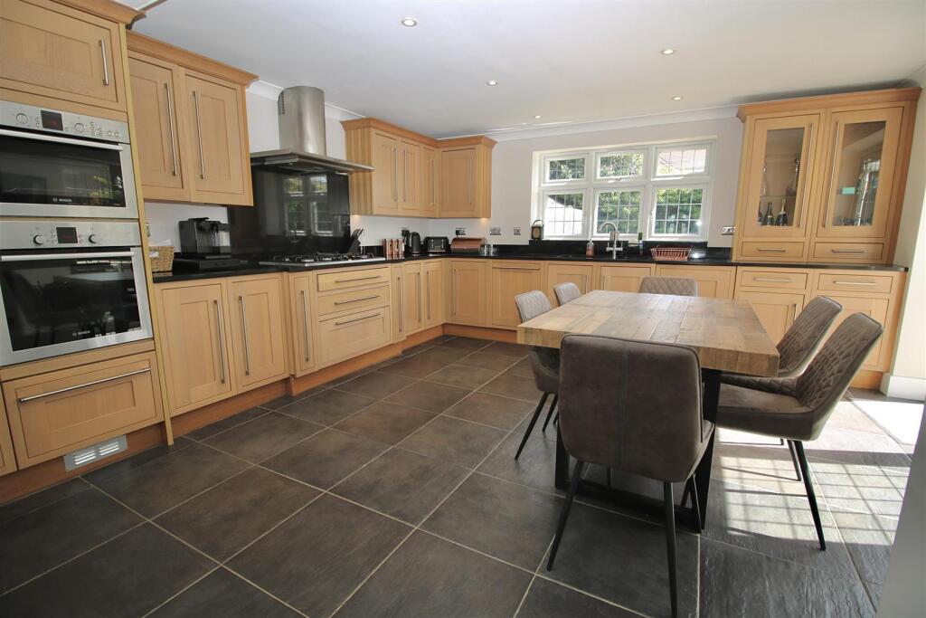 House in Basildon, Billericay - View 2