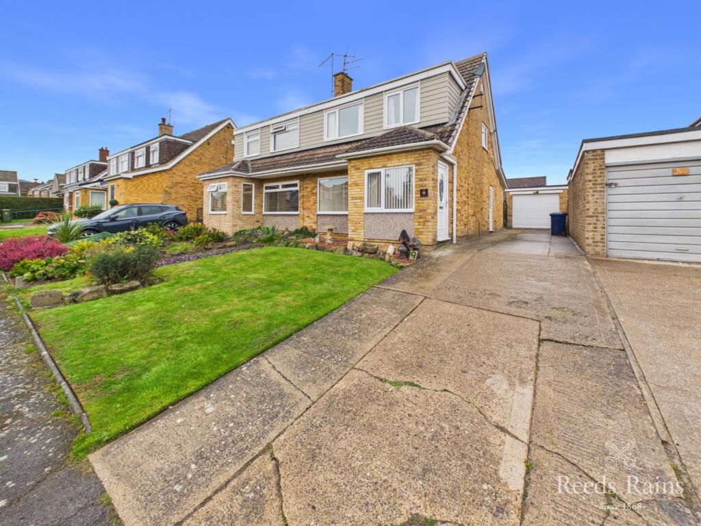 3-bed semi-detached on Kingfisher Drive, Guisborough, North Yorkshire, TS14, £230,000