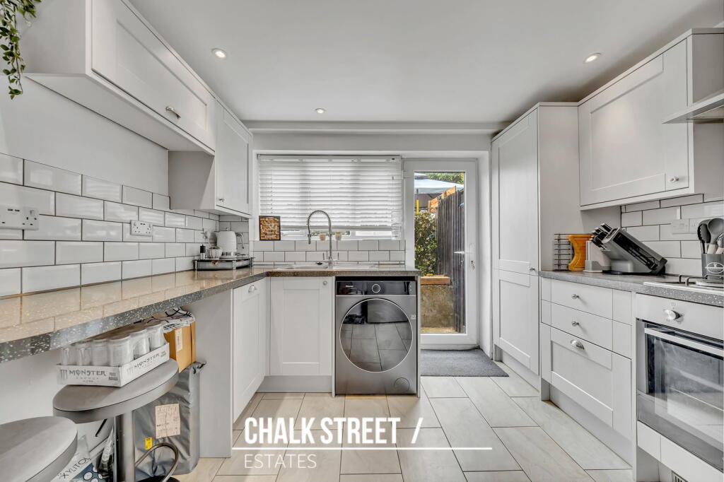 Apartment in London, Upminster Bridge, Hornchurch - More