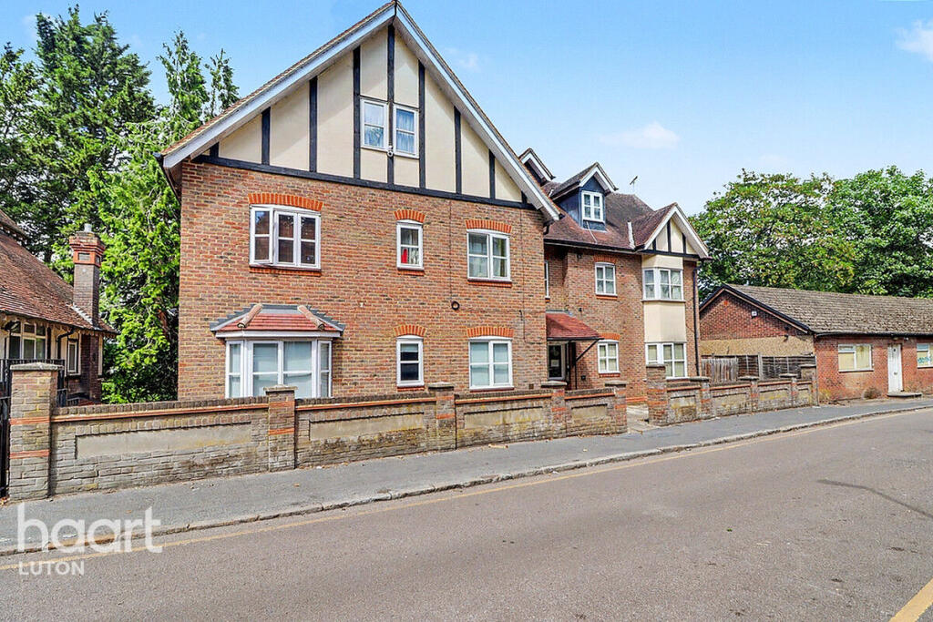 1-bed flat on Downs Road, Luton, £135,000