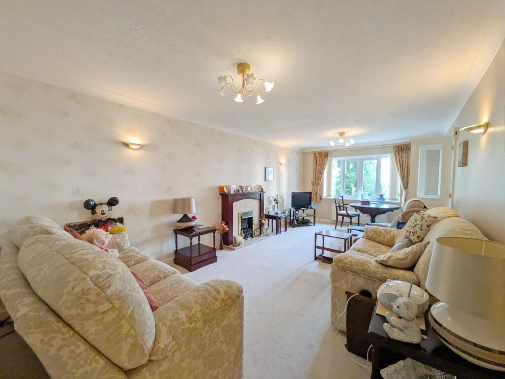 Apartment in Southend-on-Sea - View 5