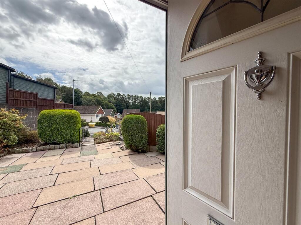 House in Stoke-on-Trent - More