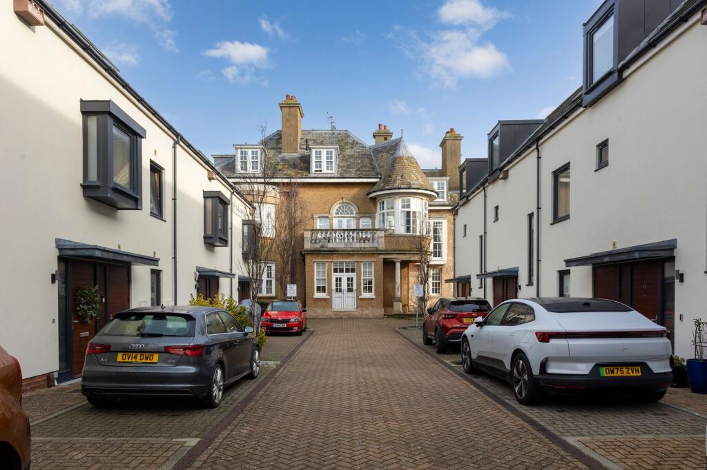 Main image of property: Bristol Gardens, Brighton, BN2
