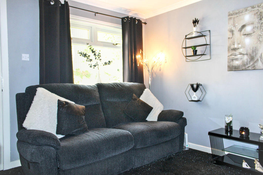 6 Mary Stevenson Drive, Alloa FK10 2BF photo 3