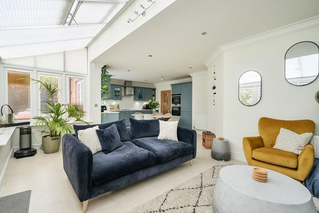 House in Woodley, Wokingham - More