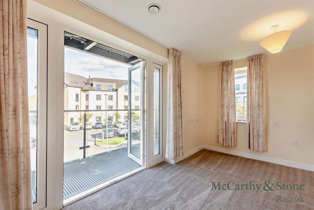 Apartment in Bradford, Middleton Estate, Ilkley - View 2