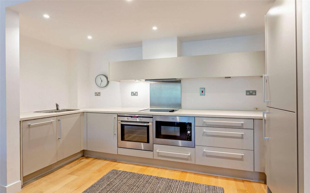 Apartment in Cambridge, The Willows, Chesterton - View 2