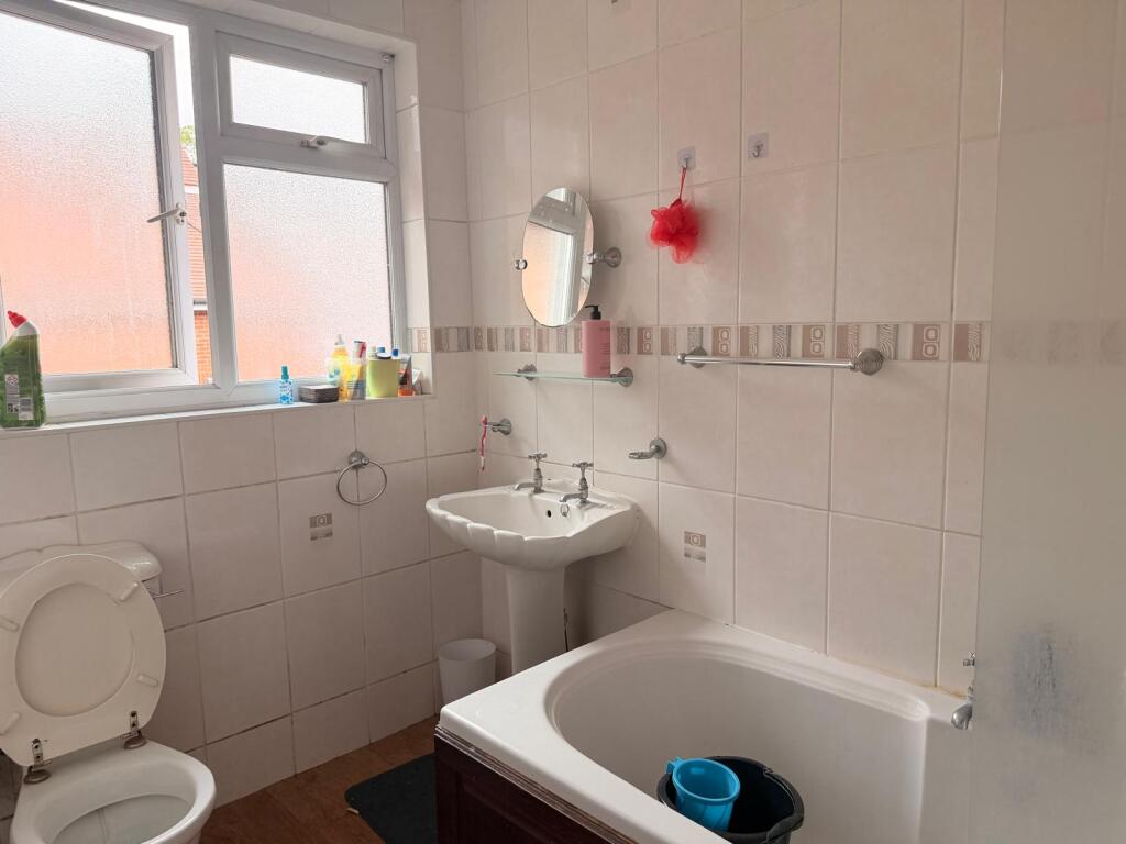 Apartment in Romford - View 4