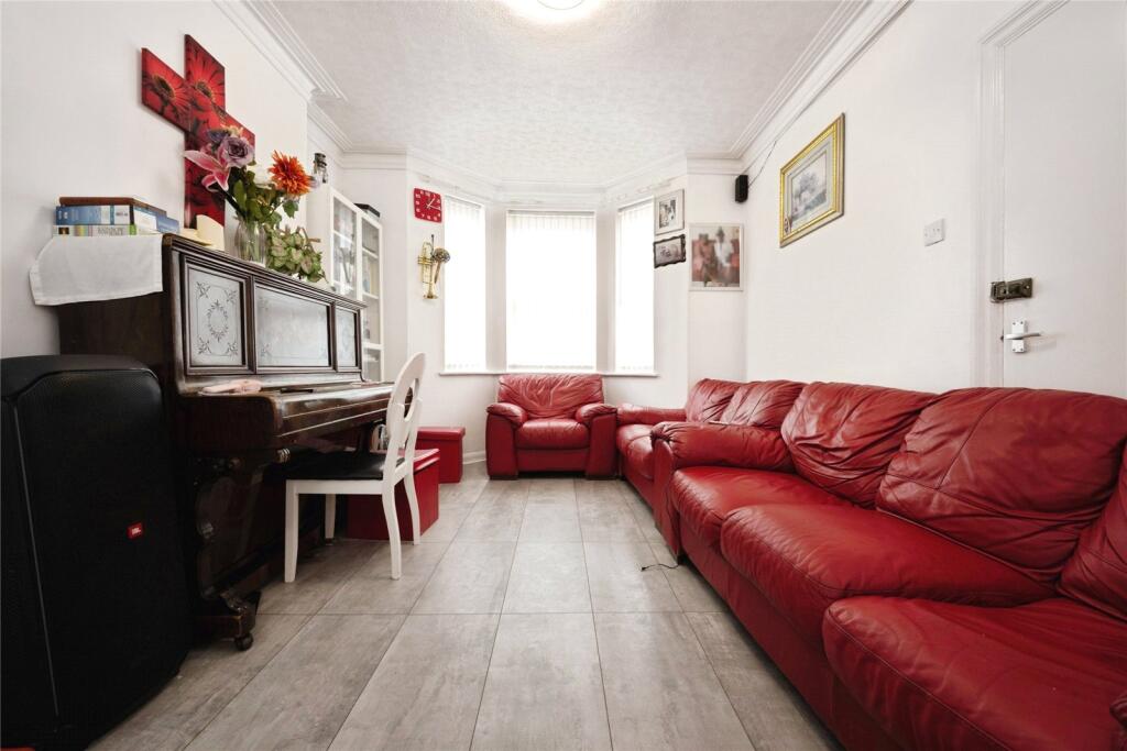 House in Luton - View 4