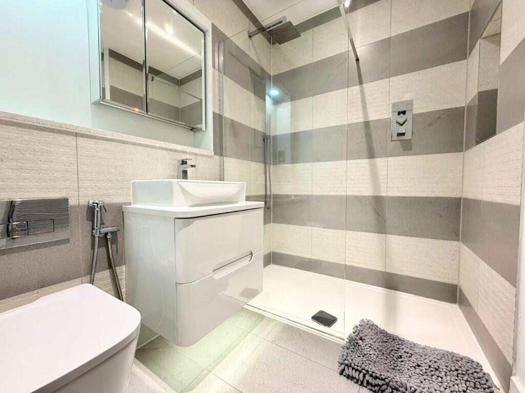 Apartment in Coulsdon, Purley - More